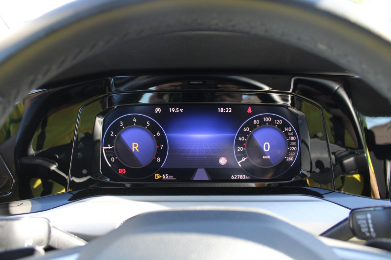 Photo 16 de l'offre de VOLKSWAGEN GOLF 8 1.5 ETSI OPF 150CH STYLE DSG7 CAMÃRA GPS 3D BOITE AUTO à 23900€ chez Bougel transactions