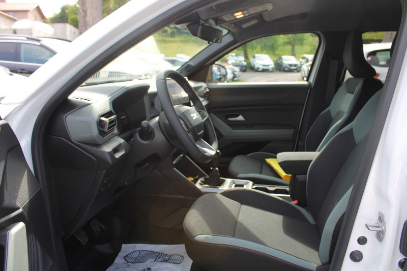 Photo 8 de l'offre de DACIA DUSTER VI MILD HYBRIDE EXTREME TCE 130 BOITE 6 CAMÃRA 360 FULL LEDS ANGLES MORTS CLIM AUTO à 25990€ chez Bougel transactions
