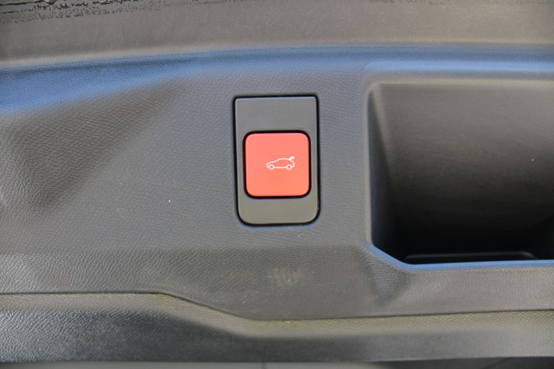 Photo 8 de l'offre de PEUGEOT 5008 PHASE 5 GT 145 CV HYBRIDE "7 PLACES" GPS 3D CAMÃRA USB JA 19 I-COKPIT BOITE AUTO DCS-6 à 36990€ chez Bougel transactions