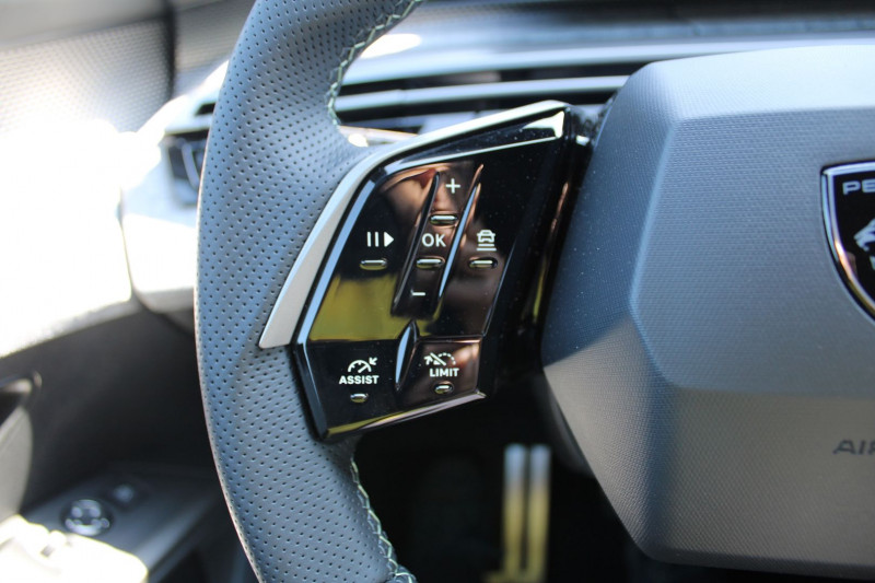 Photo 16 de l'offre de PEUGEOT 5008 PHASE 5 GT 145 CV HYBRIDE "7 PLACES" GPS 3D CAMÃRA USB JA 19 I-COKPIT BOITE AUTO DCS-6 à 36990€ chez Bougel transactions