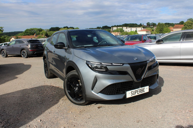 Alfa Romeo JUNIOR IBRIDA 136 CV HYBRIDE GPS 3D CAMÃRA USB JA 17 I-COKPIT FULL LED BOITE AUTO DCT-6 Hybride GRIS TOIT NOIR Occasion à vendre