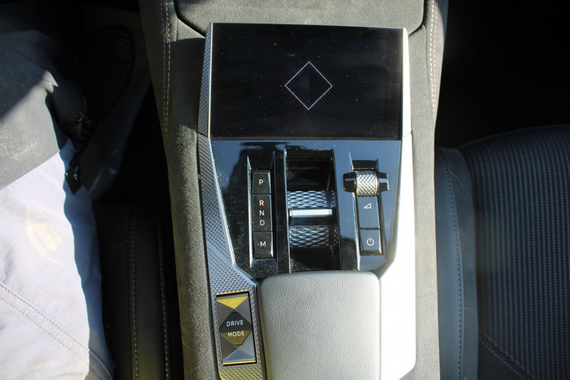 Photo 13 de l'offre de DS DS4 CROSSBACK  III PERFORMANCE LINE 1L5 BLUEHDI 130 CV EAT8 BOITE AUTO CAMÃRA 180 FULL LEDS  JA 19 à 27900€ chez Bougel transactions