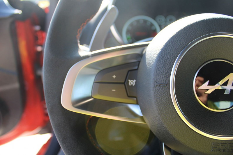 Photo 11 de l'offre de ALPINE A110 TURBO "S" 300 CV "PACK AERO" I-COKPIT RE TOIT CARBONE JA 18 BOITE AUTO+ PALETTES à 85000€ chez Bougel transactions