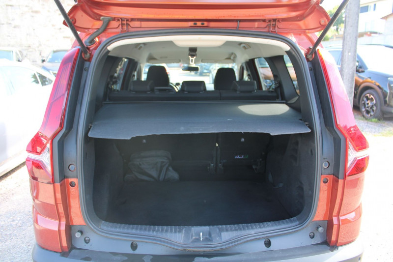 Photo 6 de l'offre de DACIA JOGGER TCE 100 CV ESS/GAZ EXTREME LIMITED EDITION CAMÃRA GRAND GPS 3D USB FULL LEDS BV6 à 16900€ chez Bougel transactions