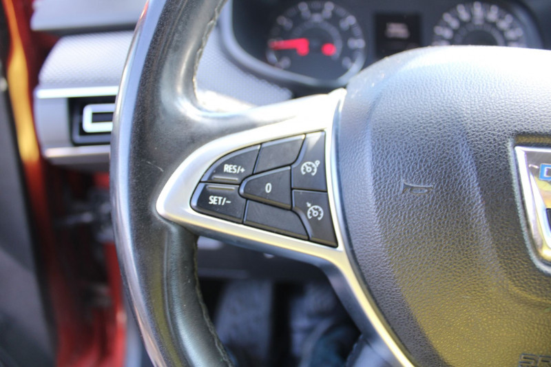 Photo 11 de l'offre de DACIA JOGGER TCE 100 CV ESS/GAZ EXTREME LIMITED EDITION CAMÃRA GRAND GPS 3D USB FULL LEDS BV6 à 16900€ chez Bougel transactions