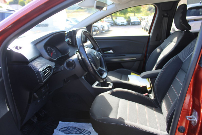 Photo 8 de l'offre de DACIA JOGGER TCE 100 CV ESS/GAZ EXTREME LIMITED EDITION CAMÃRA GRAND GPS 3D USB FULL LEDS BV6 à 16900€ chez Bougel transactions