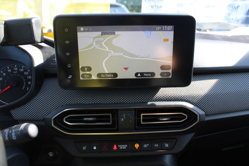 Photo 15 de l'offre de DACIA JOGGER TCE 100 CV ESS/GAZ EXTREME LIMITED EDITION CAMÃRA GRAND GPS 3D USB FULL LEDS BV6 à 16900€ chez Bougel transactions