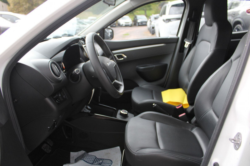 Photo 6 de l'offre de DACIA SPRING II ELECT. CONFORT PLUS CAMÃRA GPS USB CUIR LIMITEUR BLUETOOTH LEDS ACCOUDOIR  ABS à 10990€ chez Bougel transactions