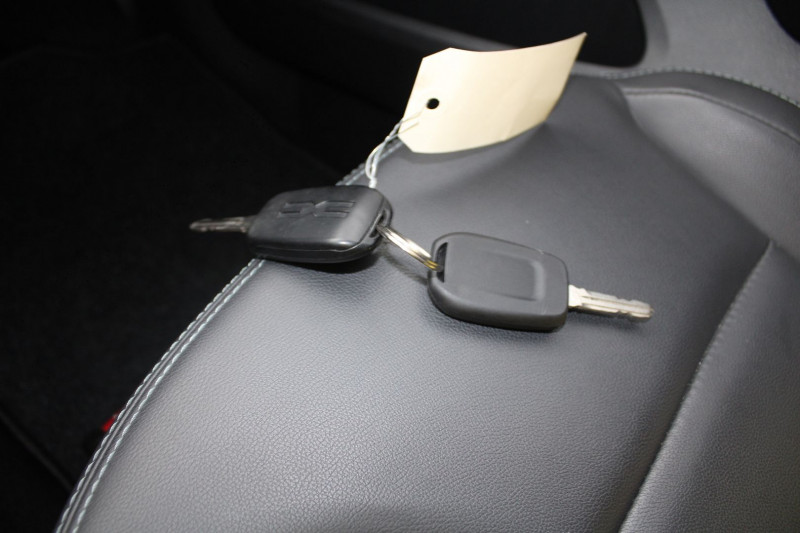 Photo 13 de l'offre de DACIA SPRING II ELECT. CONFORT PLUS CAMÃRA GPS USB CUIR LIMITEUR BLUETOOTH LEDS ACCOUDOIR  ABS à 10990€ chez Bougel transactions