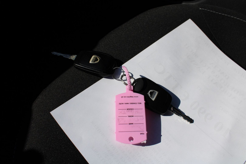 Photo 12 de l'offre de DACIA SANDERO III TCE 90 CV LAURÃATE CLIM AUDIO MP3 USB RADAR BLUETOOTH ROUE DE SECOURS BOITE AUTO à 10990€ chez Bougel transactions