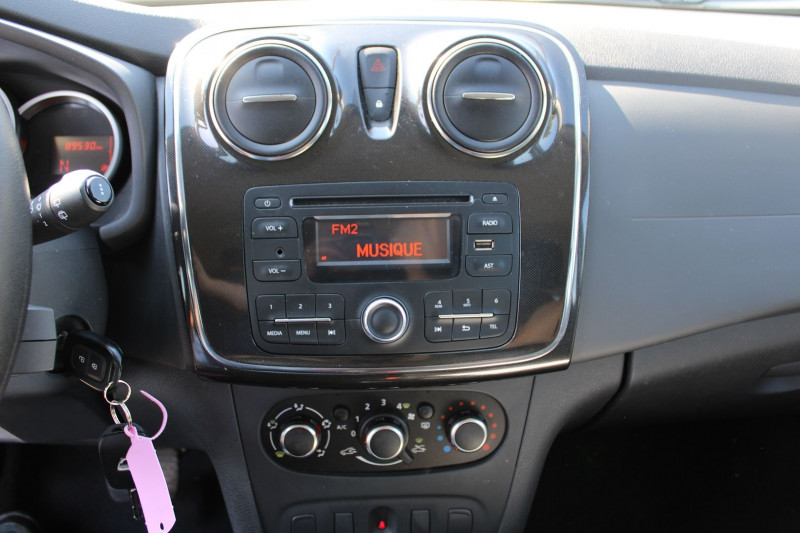Photo 10 de l'offre de DACIA SANDERO III TCE 90 CV LAURÃATE CLIM AUDIO MP3 USB RADAR BLUETOOTH ROUE DE SECOURS BOITE AUTO à 10990€ chez Bougel transactions