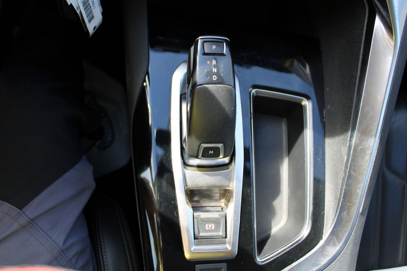 Photo 16 de l'offre de PEUGEOT 3008 III BLUE HDI 130 CV ALLURE GPS 3D CAMÃRA TOIT PANO JA 18 I-COKPIT BOITE AUTO EAT-8 à 17990€ chez Bougel transactions