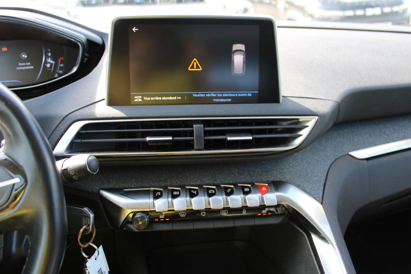 Photo 15 de l'offre de PEUGEOT 3008 III BLUE HDI 130 CV ALLURE GPS 3D CAMÃRA TOIT PANO JA 18 I-COKPIT BOITE AUTO EAT-8 à 17990€ chez Bougel transactions