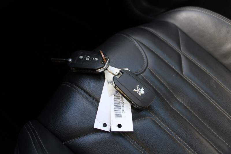 Photo 18 de l'offre de PEUGEOT 3008 III BLUE HDI 130 CV ALLURE GPS 3D CAMÃRA TOIT PANO JA 18 I-COKPIT BOITE AUTO EAT-8 à 17990€ chez Bougel transactions