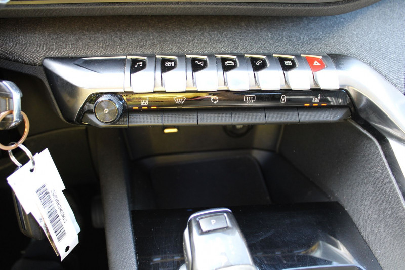 Photo 17 de l'offre de PEUGEOT 3008 III BLUE HDI 130 CV ALLURE GPS 3D CAMÃRA TOIT PANO JA 18 I-COKPIT BOITE AUTO EAT-8 à 17990€ chez Bougel transactions