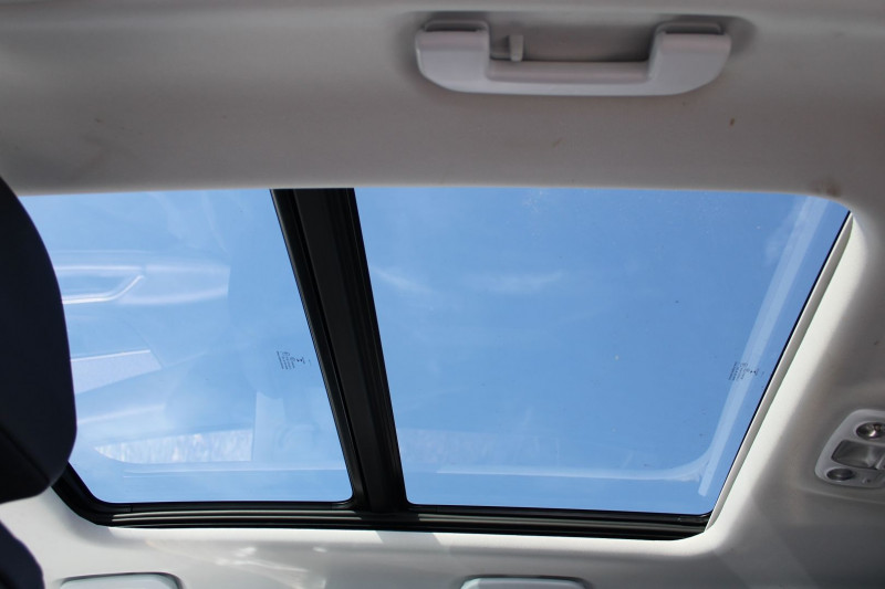 Photo 11 de l'offre de PEUGEOT 3008 III BLUE HDI 130 CV ALLURE GPS 3D CAMÃRA TOIT PANO JA 18 I-COKPIT BOITE AUTO EAT-8 à 17990€ chez Bougel transactions