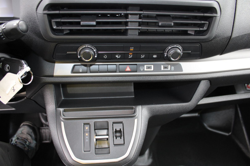 Photo 14 de l'offre de CITROEN JUMPY 4 XL "5 PLACES" 2L HDI 180 CV GPS CAMÃRA I-COKPIT BOITE AUTO EAT-8 TVA=31658 E HT à 37990€ chez Bougel transactions