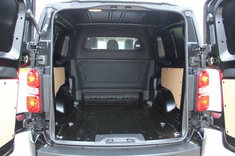 Photo 6 de l'offre de CITROEN JUMPY 4 XL "5 PLACES" 2L HDI 180 CV GPS CAMÃRA I-COKPIT BOITE AUTO EAT-8 TVA=31658 E HT à 37990€ chez Bougel transactions