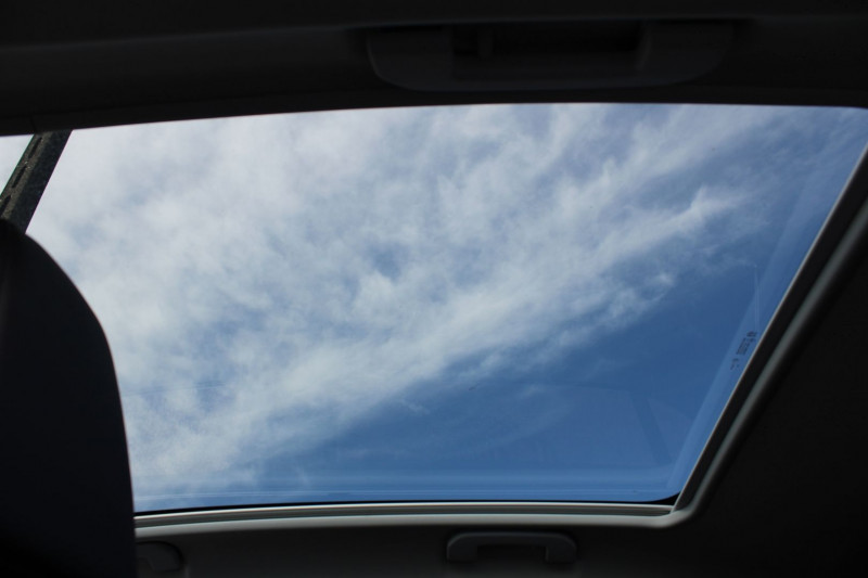 Photo 9 de l'offre de PEUGEOT 308 II FELINE 130 CV ESSENCE GPS 3D FULL LED TOIT PANO JA 17 AUDIO USB RADAR RÃGULATEUR à 12990€ chez Bougel transactions