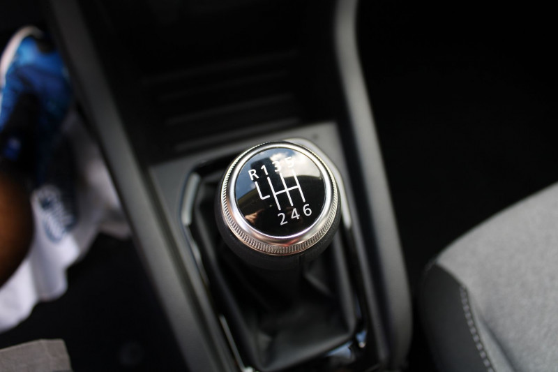 Photo 15 de l'offre de RENAULT CLIO VI EVOLUTION DIESEL BLUEDCI 100 CV BOITE 6V CAMÃRA USB GPS LINK BLUETOOTH FULL LEDS à 20900€ chez Bougel transactions