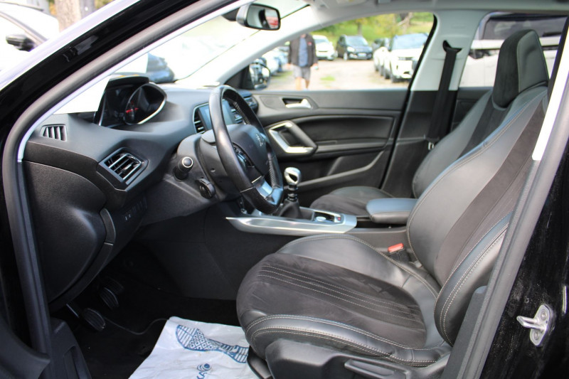 Photo 7 de l'offre de PEUGEOT 308 II FELINE 130 CV ESSENCE GPS 3D FULL LED TOIT PANO JA 17 AUDIO USB RADAR RÃGULATEUR à 12990€ chez Bougel transactions