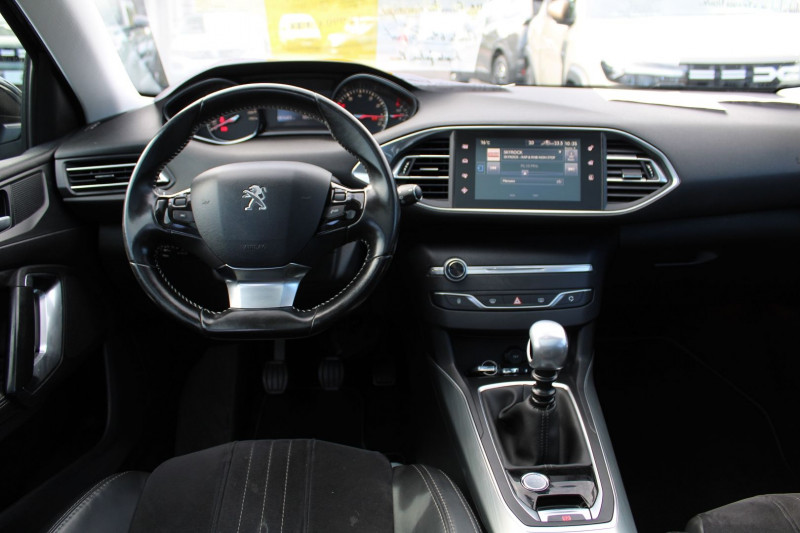 Photo 10 de l'offre de PEUGEOT 308 II FELINE 130 CV ESSENCE GPS 3D FULL LED TOIT PANO JA 17 AUDIO USB RADAR RÃGULATEUR à 12990€ chez Bougel transactions