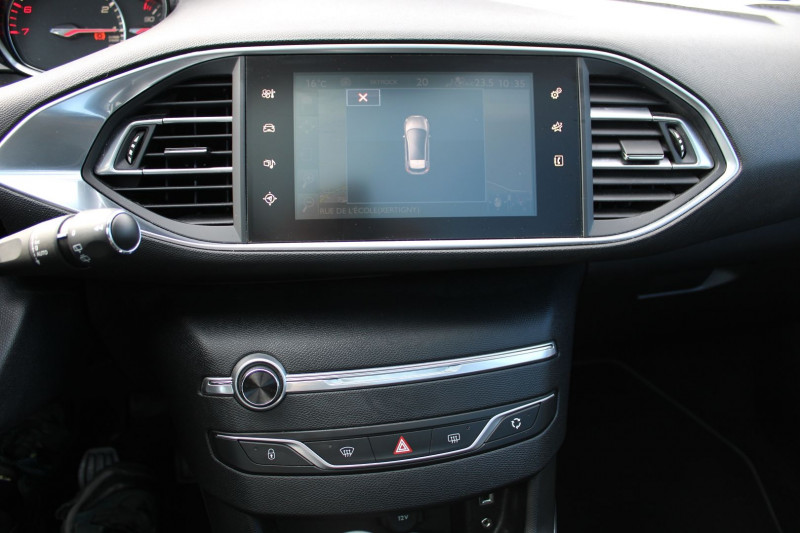 Photo 13 de l'offre de PEUGEOT 308 II FELINE 130 CV ESSENCE GPS 3D FULL LED TOIT PANO JA 17 AUDIO USB RADAR RÃGULATEUR à 12990€ chez Bougel transactions
