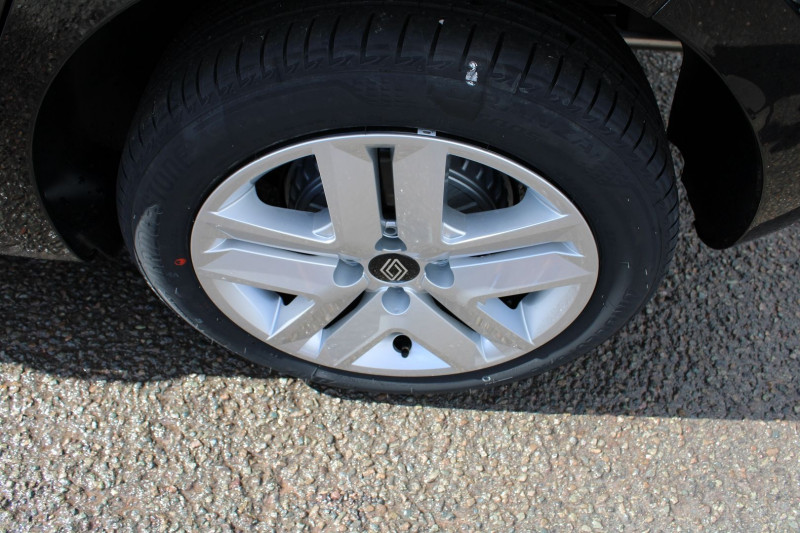 Photo 9 de l'offre de RENAULT CLIO VI EVOLUTION DIESEL BLUEDCI 100 CV BOITE 6V CAMÃRA USB GPS LINK BLUETOOTH FULL LEDS à 20900€ chez Bougel transactions