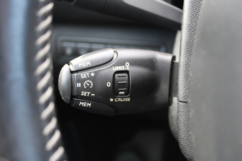 Photo 11 de l'offre de PEUGEOT 308 II FELINE 130 CV ESSENCE GPS 3D FULL LED TOIT PANO JA 17 AUDIO USB RADAR RÃGULATEUR à 12990€ chez Bougel transactions