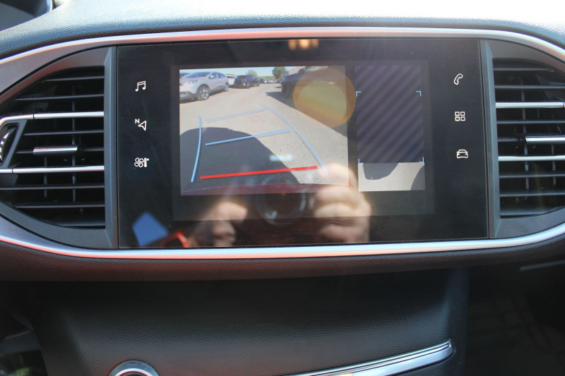 Photo 12 de l'offre de PEUGEOT 308 III ACTIVE PACK 110 CV ESSENCE GPS 3D CAMÃRA USB JA 16 I-COKPIT BLUETOOTH RÃGULATEUR à 12990€ chez Bougel transactions