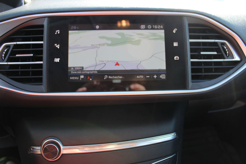 Photo 11 de l'offre de PEUGEOT 308 III ACTIVE PACK 110 CV ESSENCE GPS 3D CAMÃRA USB JA 16 I-COKPIT BLUETOOTH RÃGULATEUR à 12990€ chez Bougel transactions