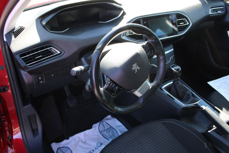 Photo 9 de l'offre de PEUGEOT 308 III ACTIVE PACK 110 CV ESSENCE GPS 3D CAMÃRA USB JA 16 I-COKPIT BLUETOOTH RÃGULATEUR à 12990€ chez Bougel transactions