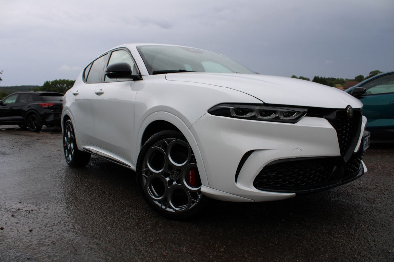 Alfa Romeo TONALE 1L5 HYBRID 160 TRIBUTO ITALIANO AT7 CAMÃRA GRAND GPS CUIR FULL LEDS JA 20 ABS Hybride BLANC CRISTAL Occasion à vendre