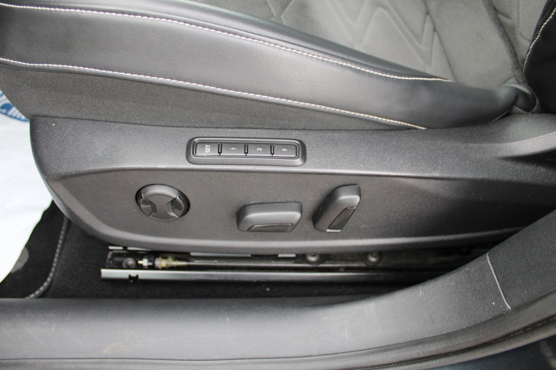 Photo 8 de l'offre de SEAT LEON ST 2.0 TDI 150CH XCELLENCE DSG7 à 22500€ chez Bougel transactions