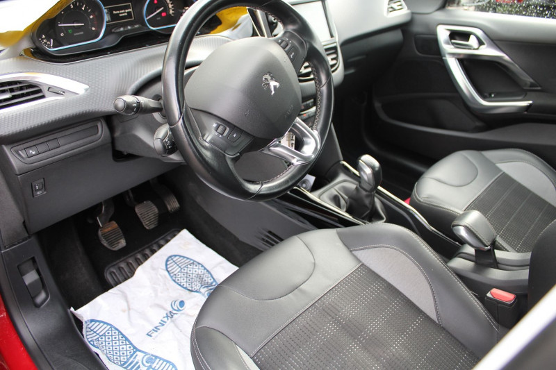 Photo 8 de l'offre de PEUGEOT 2008 II 1L5 BLUEHDI 100 CV ALLURE LUXE CAMÃRA GPS RÃGULATEUR BLUETOOTH MI CUIR JANTES 16 à 12990€ chez Bougel transactions