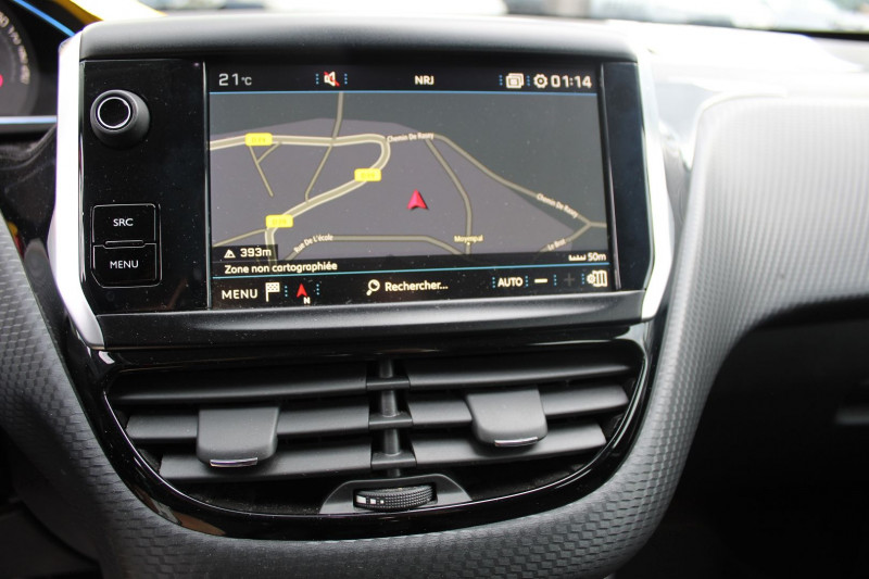 Photo 10 de l'offre de PEUGEOT 2008 II 1L5 BLUEHDI 100 CV ALLURE LUXE CAMÃRA GPS RÃGULATEUR BLUETOOTH MI CUIR JANTES 16 à 12990€ chez Bougel transactions