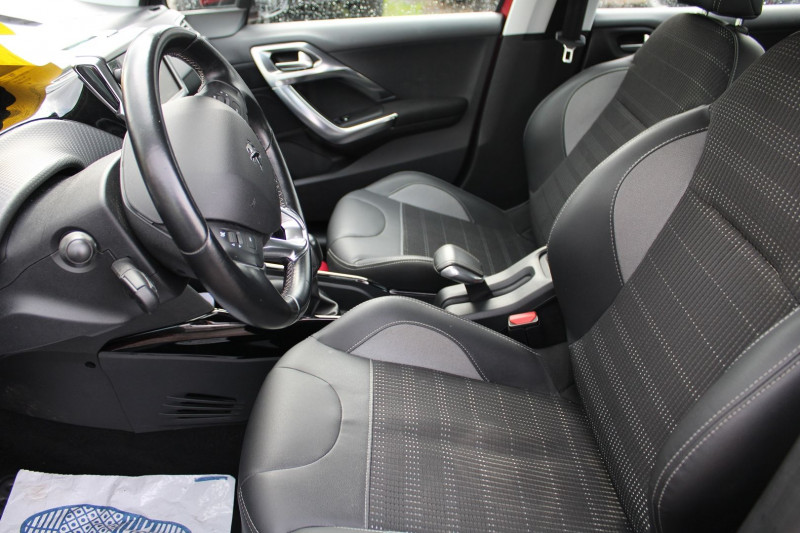 Photo 9 de l'offre de PEUGEOT 2008 II 1L5 BLUEHDI 100 CV ALLURE LUXE CAMÃRA GPS RÃGULATEUR BLUETOOTH MI CUIR JANTES 16 à 12990€ chez Bougel transactions