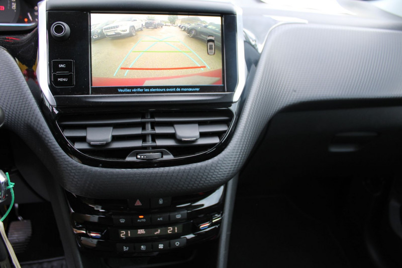 Photo 11 de l'offre de PEUGEOT 2008 II 1L5 BLUEHDI 100 CV ALLURE LUXE CAMÃRA GPS RÃGULATEUR BLUETOOTH MI CUIR JANTES 16 à 12990€ chez Bougel transactions