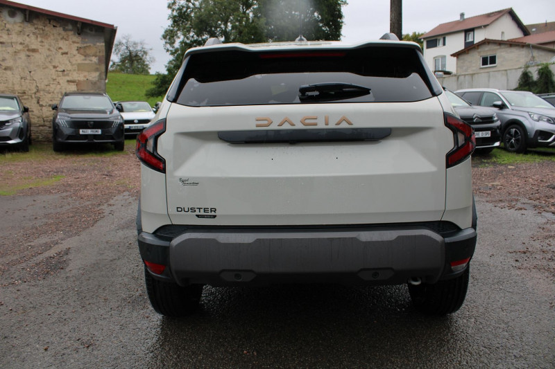 Photo 4 de l'offre de DACIA DUSTER VI EXTREME 140 CV HYBRIDE GPS 3D JA 18 CAMÃRA 360Â° USB I-COKPIT FULL LED BOITE AUTO à 27990€ chez Bougel transactions
