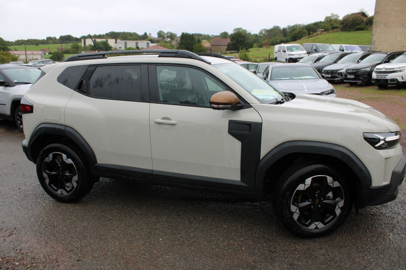 Photo 2 de l'offre de DACIA DUSTER VI EXTREME 140 CV HYBRIDE GPS 3D JA 18 CAMÃRA 360Â° USB I-COKPIT FULL LED BOITE AUTO à 27990€ chez Bougel transactions