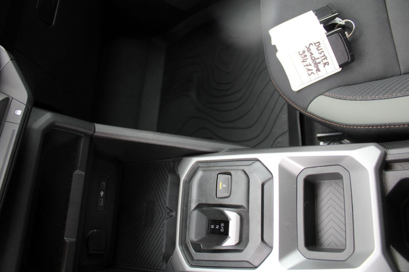 Photo 9 de l'offre de DACIA DUSTER VI EXTREME 140 CV HYBRIDE GPS 3D JA 18 CAMÃRA 360Â° USB I-COKPIT FULL LED BOITE AUTO à 27990€ chez Bougel transactions