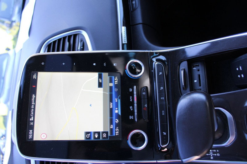 Photo 8 de l'offre de RENAULT ESPACE 5 INTENS "7PLACES" DCI 160 CV "4 CONTROL" CAMÃRA GPS 3D JA 19 TOIT PANO BOITE AUTO à 13990€ chez Bougel transactions