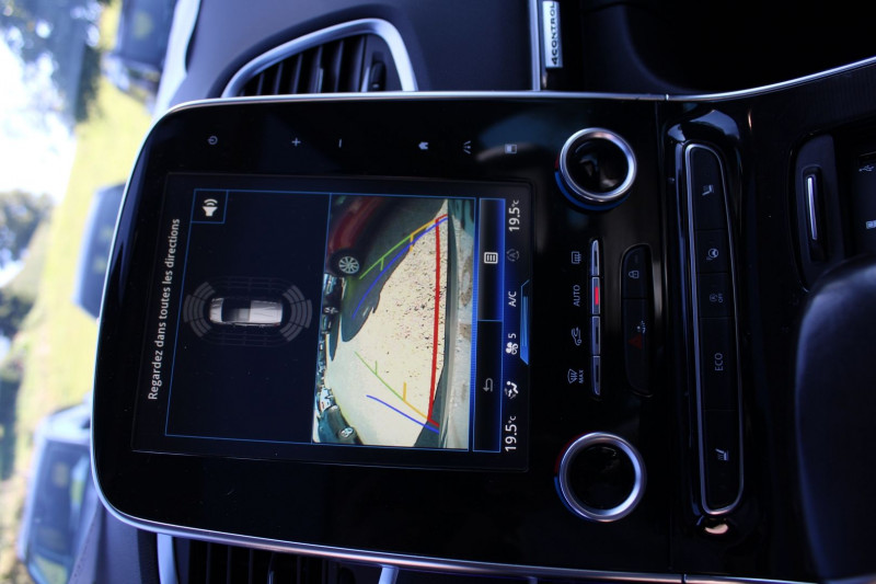 Photo 9 de l'offre de RENAULT ESPACE 5 INTENS "7PLACES" DCI 160 CV "4 CONTROL" CAMÃRA GPS 3D JA 19 TOIT PANO BOITE AUTO à 13990€ chez Bougel transactions