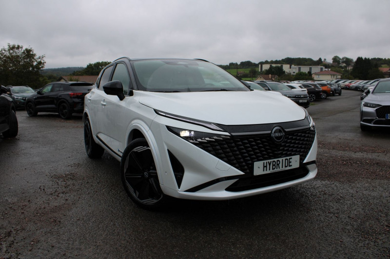 Nissan QASHQAI VI N-DESIGN E-POWER 190 CV HYBRIDE GPS 3D I-COKPIT TOIT PANO JA 20 BOITE AUTO CVT Hybride BLANC / TOIT NOIR Occasion à vendre