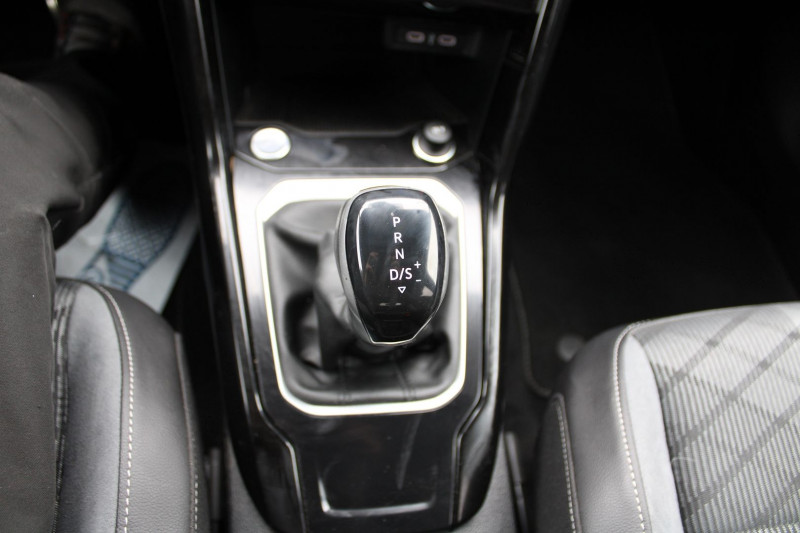 Photo 15 de l'offre de VOLKSWAGEN T-ROC II R-LINE TSI 150 CV EVO GPS 3D CAMÃRA JA 18 USB I-COKPIT FULL LED BOITE AUTO DSG-7 à 31500€ chez Bougel transactions