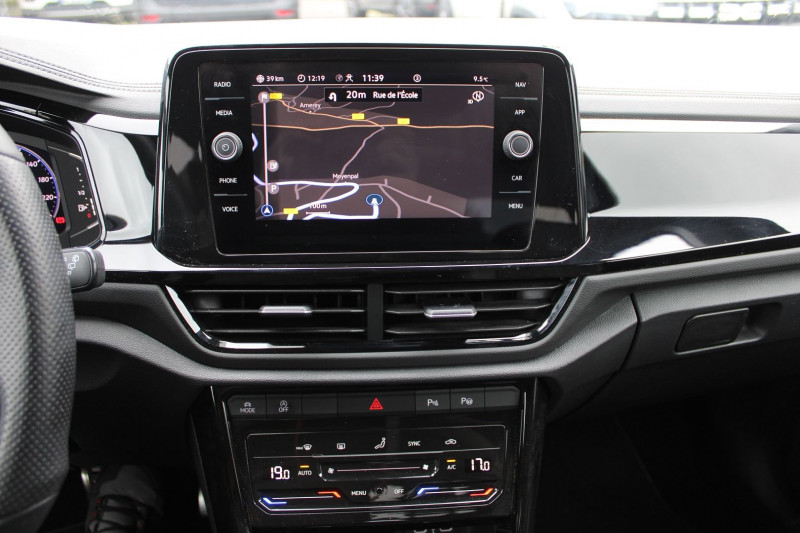 Photo 13 de l'offre de VOLKSWAGEN T-ROC II R-LINE TSI 150 CV EVO GPS 3D CAMÃRA JA 18 USB I-COKPIT FULL LED BOITE AUTO DSG-7 à 31500€ chez Bougel transactions