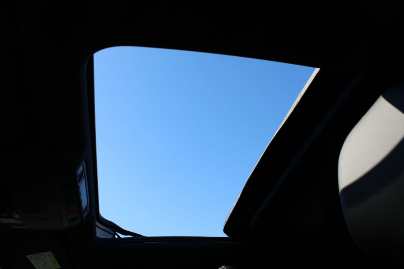 Photo 10 de l'offre de VOLKSWAGEN T-ROC II 2L TDI 150 CV R-LINE DSG7 BOITE AUTO CAMÃRA GPS FULL LEDS JANTES 19 TOIT OUVRANT à 38900€ chez Bougel transactions