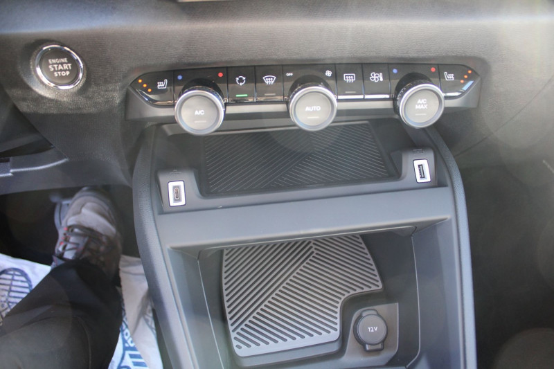 Photo 14 de l'offre de CITROEN C4 PHASE 5 MAX HYBRID 145 EAT8 BOITE AUTO CAMÃRA GRAND GPS 3D BLUETOOTH JA18 CUIR FULL LEDS à 24900€ chez Bougel transactions