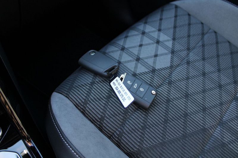 Photo 14 de l'offre de VOLKSWAGEN T-ROC II 2L TDI 150 CV R-LINE DSG7 BOITE AUTO CAMÃRA GPS FULL LEDS JANTES 19 TOIT OUVRANT à 38900€ chez Bougel transactions