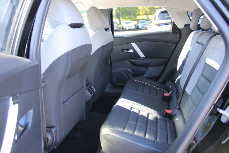 Photo 9 de l'offre de CITROEN C4 PHASE 5 MAX HYBRID 145 EAT8 BOITE AUTO CAMÃRA GRAND GPS 3D BLUETOOTH JA18 CUIR FULL LEDS à 24900€ chez Bougel transactions